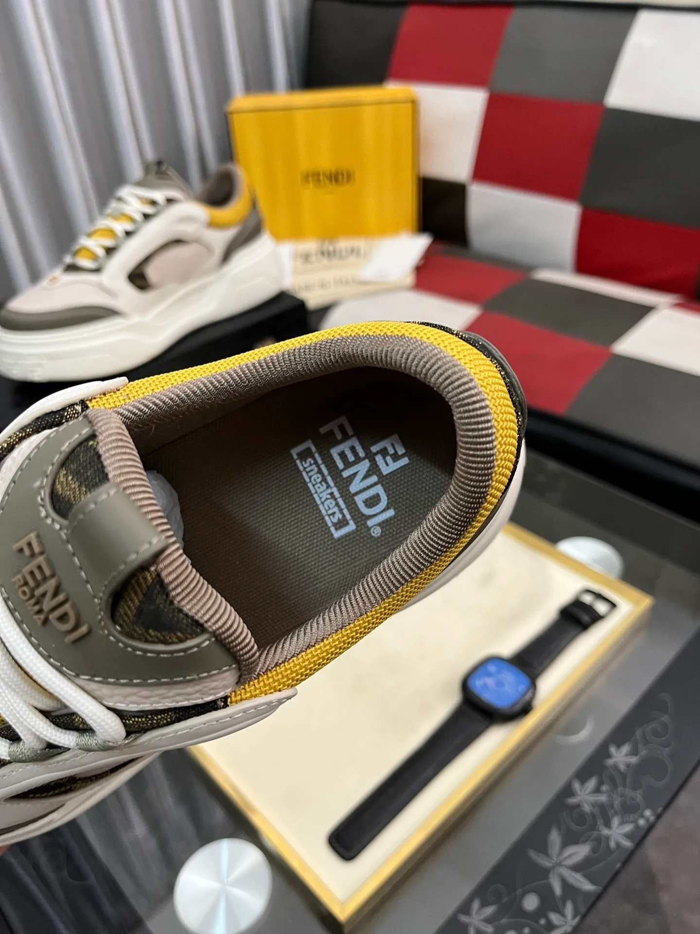 Men's Men's Shoes 💰680⌚️⌚️(Higher version) [Fendi] Fendi's latest casual shoes for men! Available at counters simultaneously! A one-to-one replica of the original. Made entirely of imported top-grain calfskin, the interior is made of top-grain water-dyed cowhide, and the original factory-supplied rubber outsole. Leading new fashion concepts. Matching code: 38-44. 45 can be customized and non-returnable!